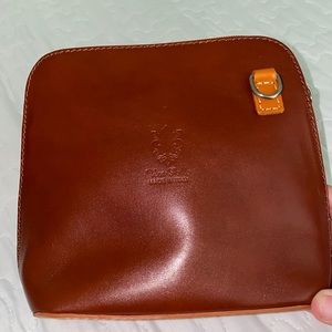 Beautiful Vera Pelle Italian leather crossbody bag